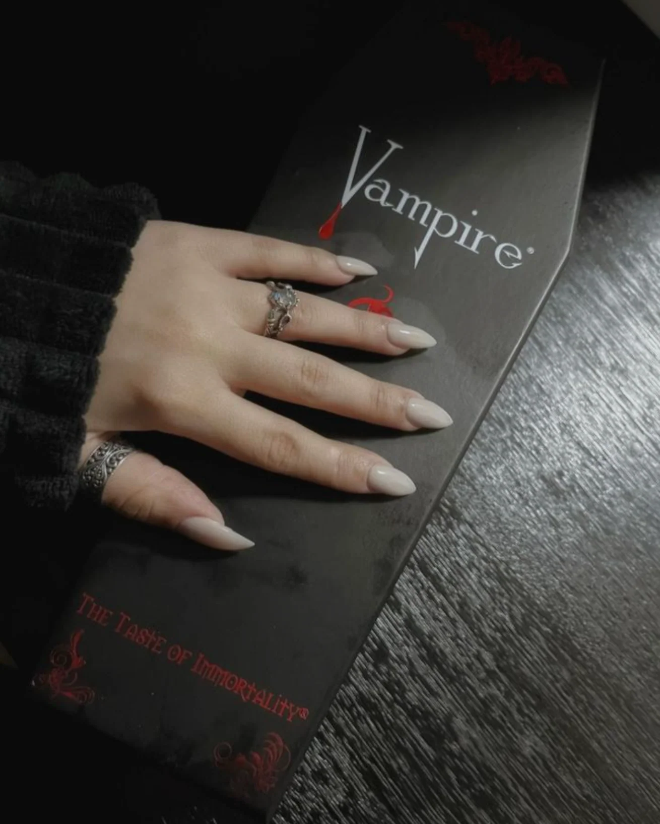 VAMPIRE® COFFIN & CAPE RED WINE TRILOGY - Image 3